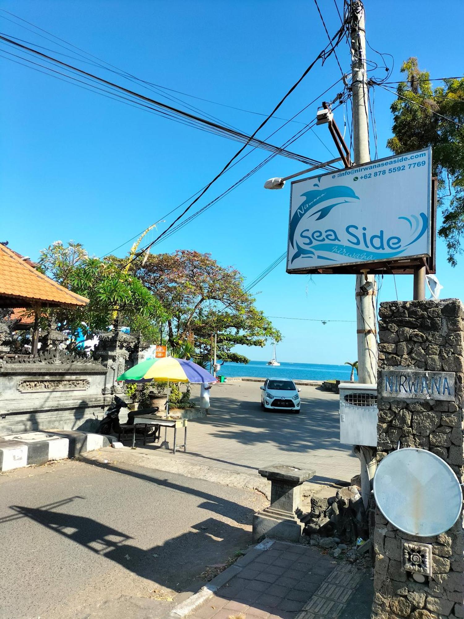 娜湾海滨别墅酒店 罗威那 外观 照片