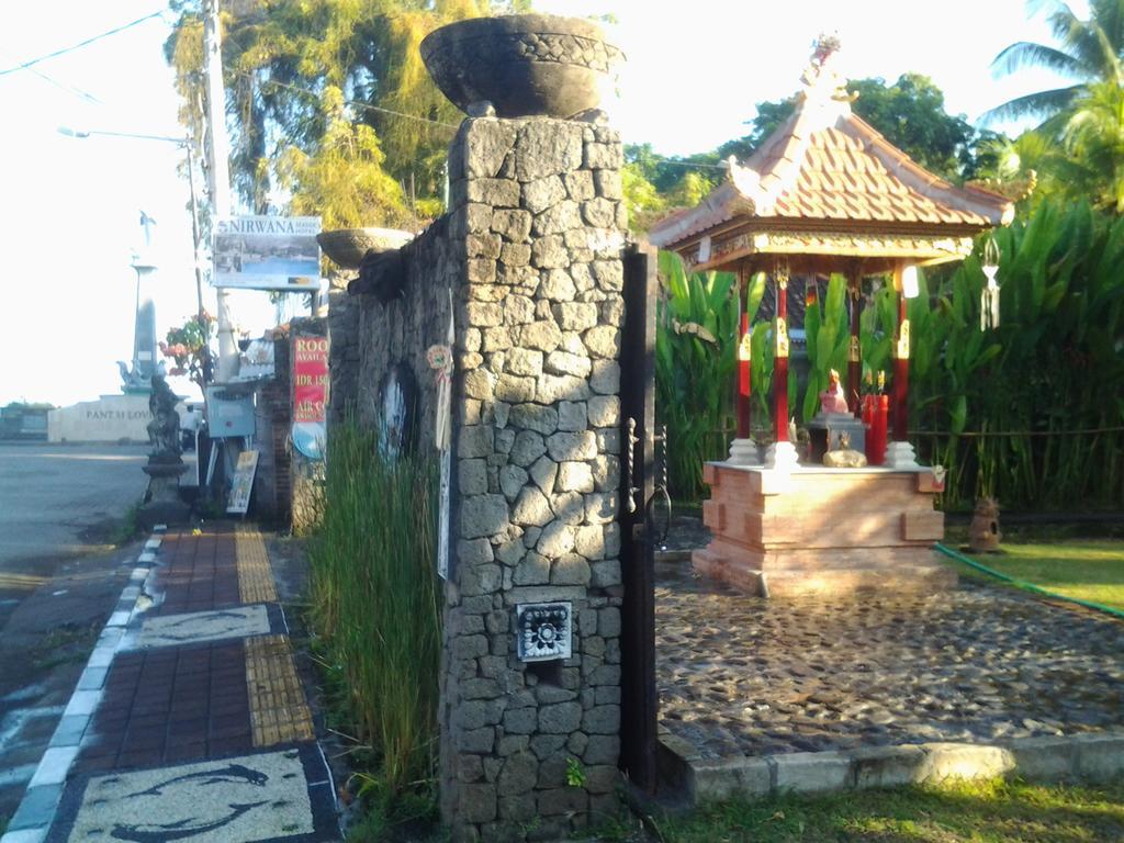 娜湾海滨别墅酒店 罗威那 外观 照片